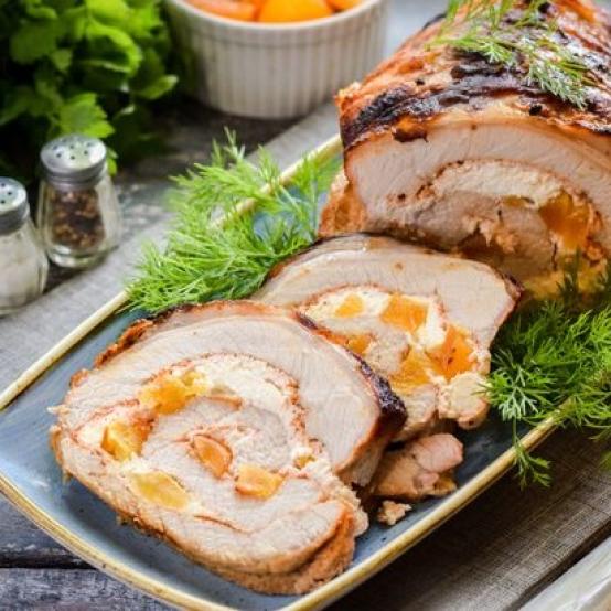 Рецепти: Смачний м’ясний рулет з курагою Рецепти: Смачний м’ясний рулет з курагою