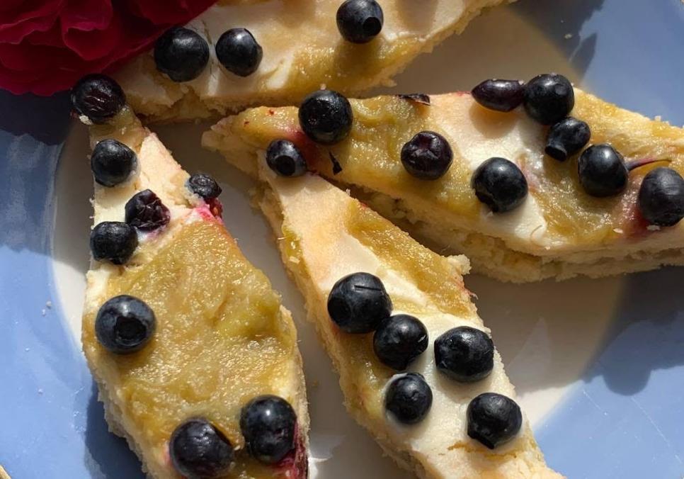 Рецепти:  Смачні домашні крихкі тістечка  із кремом