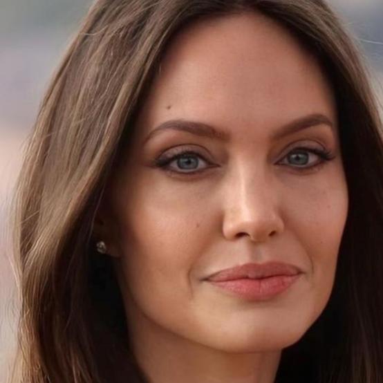 Анджеліна Джолі згадала про Україну на своїй сторінці в соціальній мережі