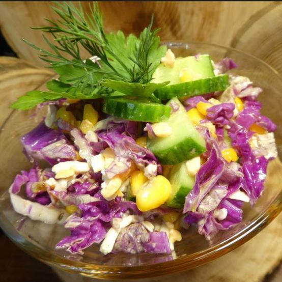 Рецепти салатів: Салат з червоною пекінською капустою