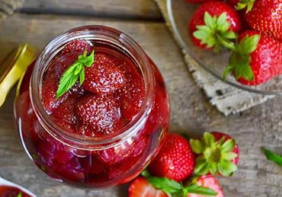 Cмаколики: Полуниця з коньяком і горіхами