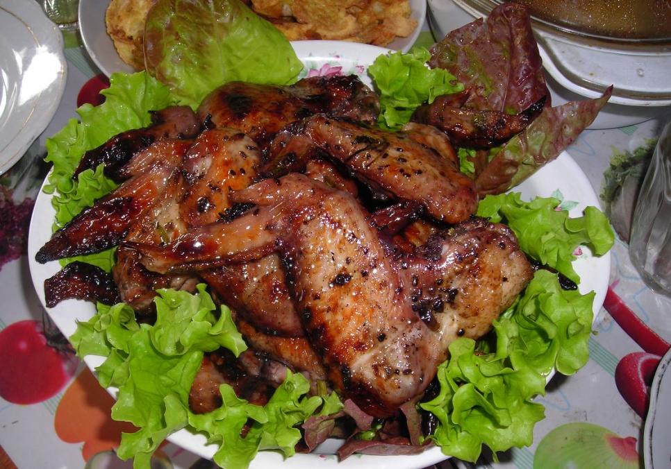 Другі страви: Апетитні курячі крильця «Дачний делікатес»