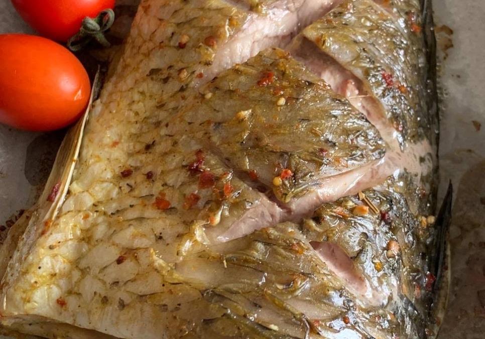 Рецепти: Смачний ароматний запечений короп Рецепти: Смачний ароматний запечений короп