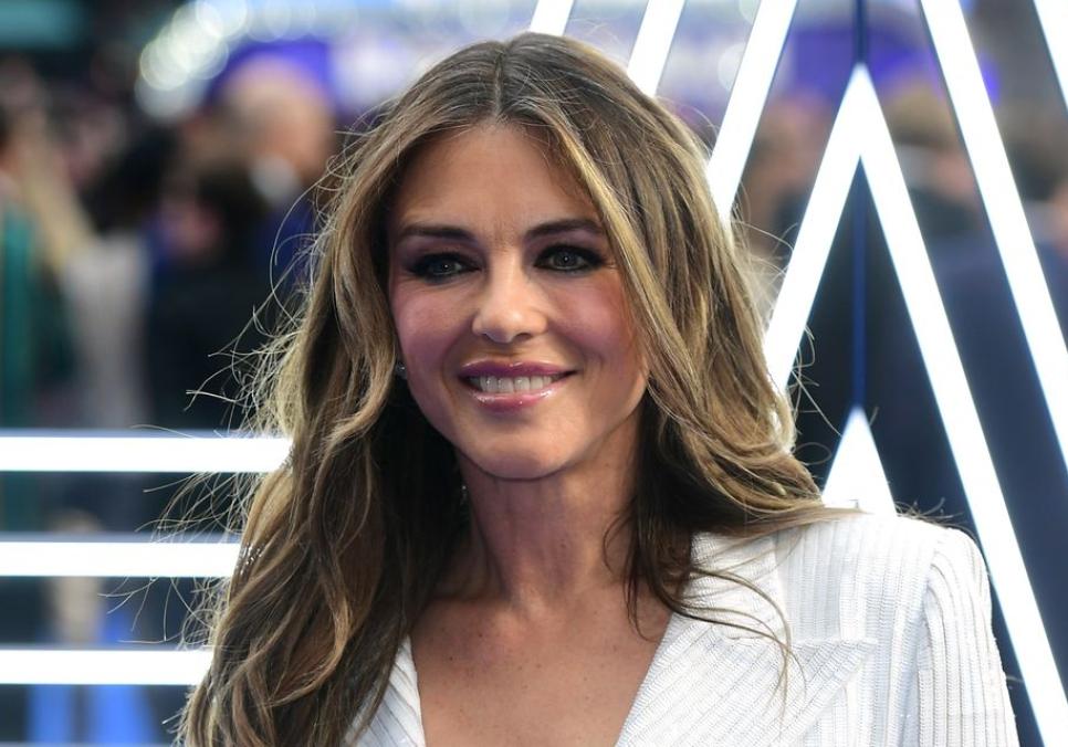 Елізабет Херлі приголомшила мережу "майже оголеним" фото до 60-річчя Елізабет Херлі приголомшила мережу "майже оголеним" фото до 60-річчя