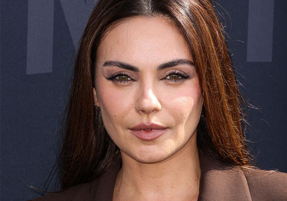 Міла Куніс вразила сольним виходом на червоній доріжці Netflix Tudum 2025