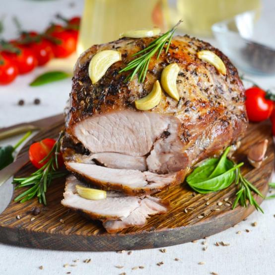 Рецепти: Смачна апетитна свиняча лопатка з овочами Рецепти: Смачна апетитна свиняча лопатка з овочами