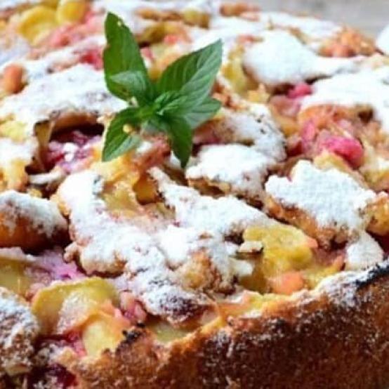Рецепти:  Смачний домашній пиріг з яблуками та вишнею