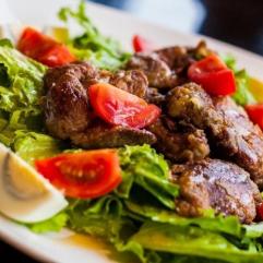Рецепти: Смачний ситний теплий салат з курячою печінкою Рецепти: Смачний ситний теплий салат з курячою печінкою