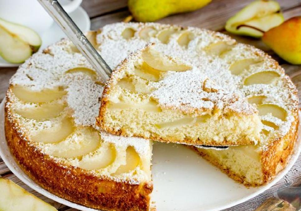 Рецепти:   Смачна домашня медова шарлотка із грушами
