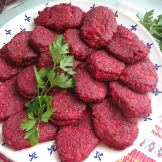 Рецепти: Смачні корисні бурякові котлети Рецепти: Смачні корисні бурякові котлети