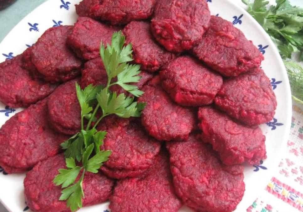 Рецепти: Смачні корисні бурякові котлети Рецепти: Смачні корисні бурякові котлети