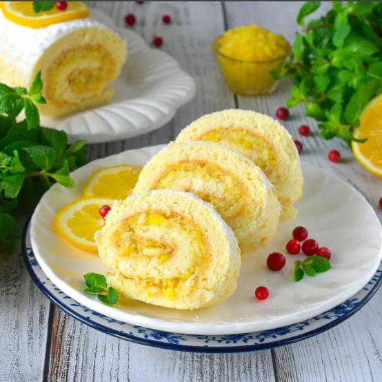 Рецепти:  Смачний ніжний домашній рулет з лимонною начинкою