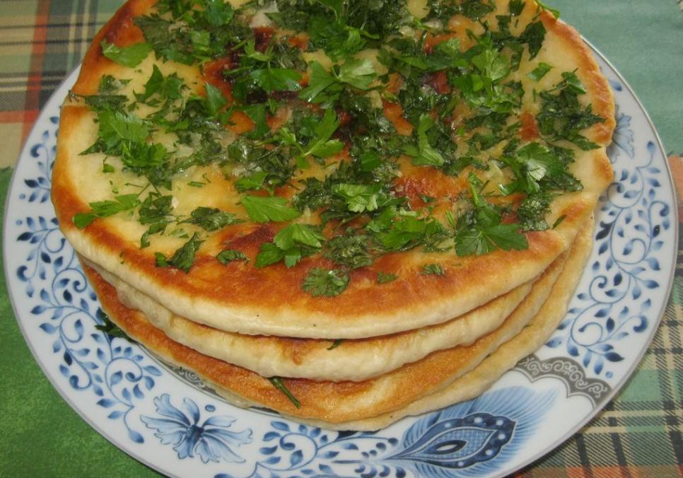 Рецепти:   Смачні домашні коржики з часником