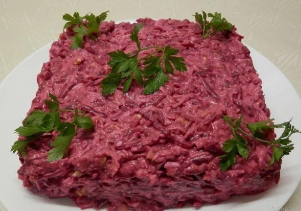 Рецепти:   Смачний ситний домашній салат із буряку