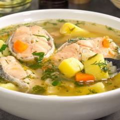 Смачний і простий домашній рибний суп
