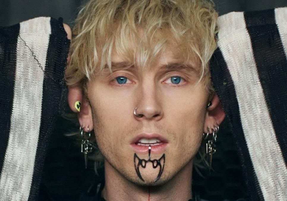 Machine Gun Kelly завітав на вечірку бразильської співачки