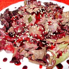 Смачний салат з печінкою та вишнями «Комплімент»