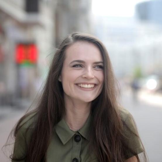 ТІНЬ ЗА СКЛОМ