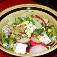 Рецепти:    Смачний домашній салат з редискою та бринзою