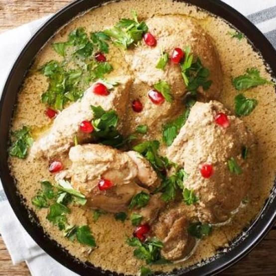 Рецепти:   Смачна пікантна курочка під горіховим соусом