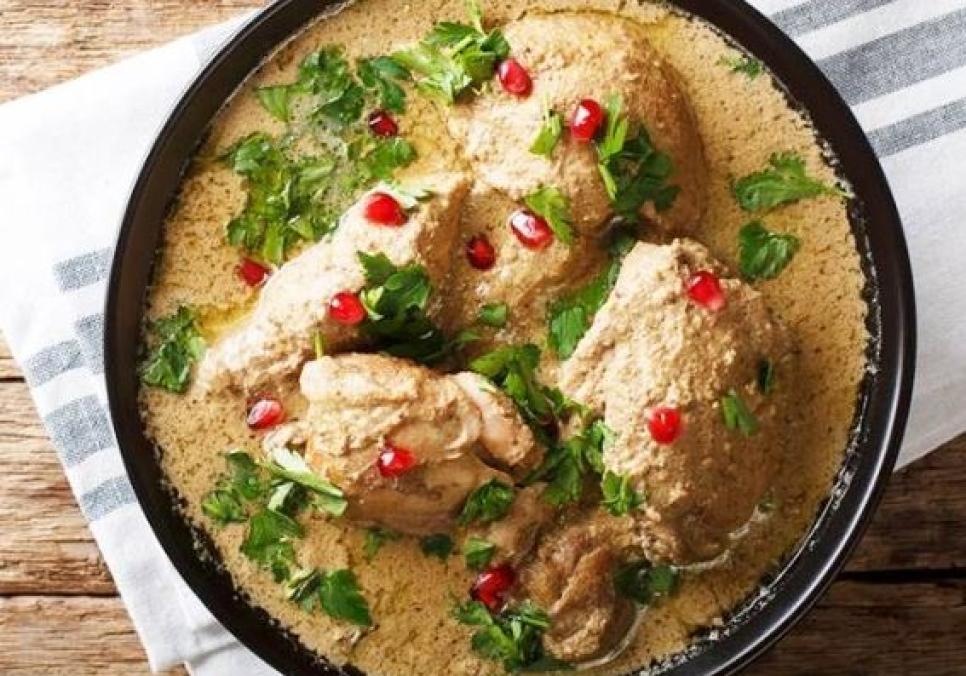 Рецепти:   Смачна пікантна курочка під горіховим соусом