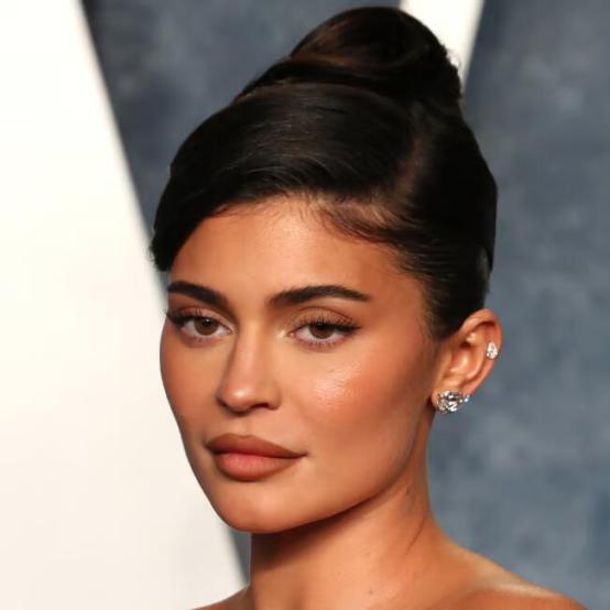 Кайлі Дженнер потрапила під шквал критики через «натуральне» відео з фільтрами