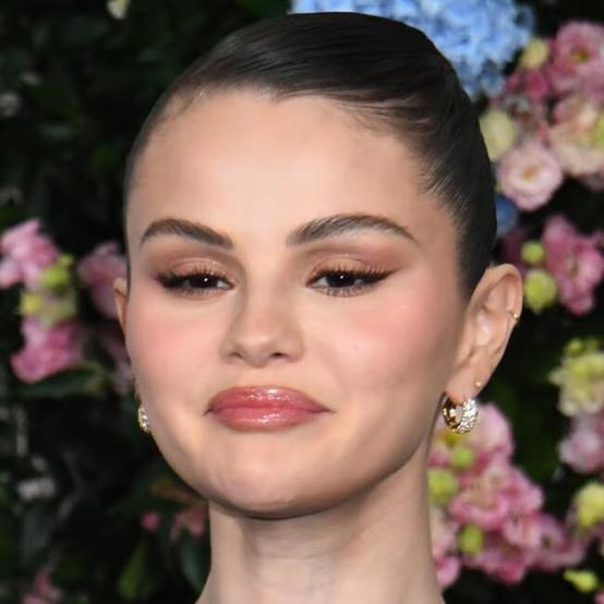 Селена Гомес шокувала фанів поцілунком брудних ніг Бенні Бланко