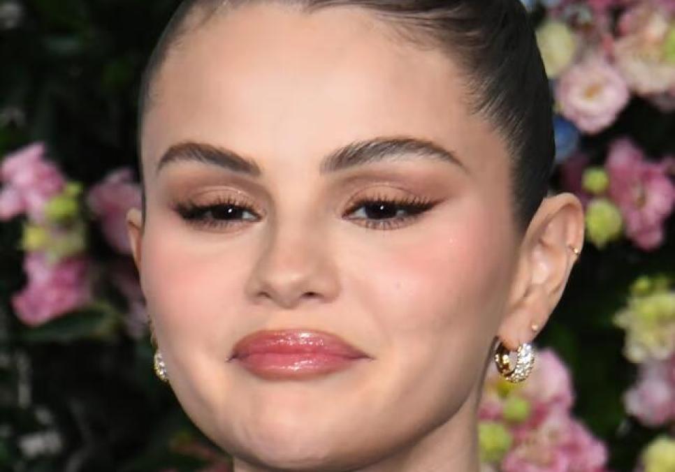 Селена Гомес шокувала фанів поцілунком брудних ніг Бенні Бланко