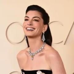 Енн Гетевей розкрила секрет своєї «миттєвої підтяжки» обличчя на «Оскарі-2026»