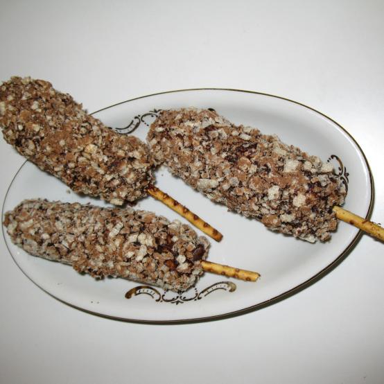 Рецепти:   Смачний домашній ніжний десерт для дітей  “Бананове ескімо”