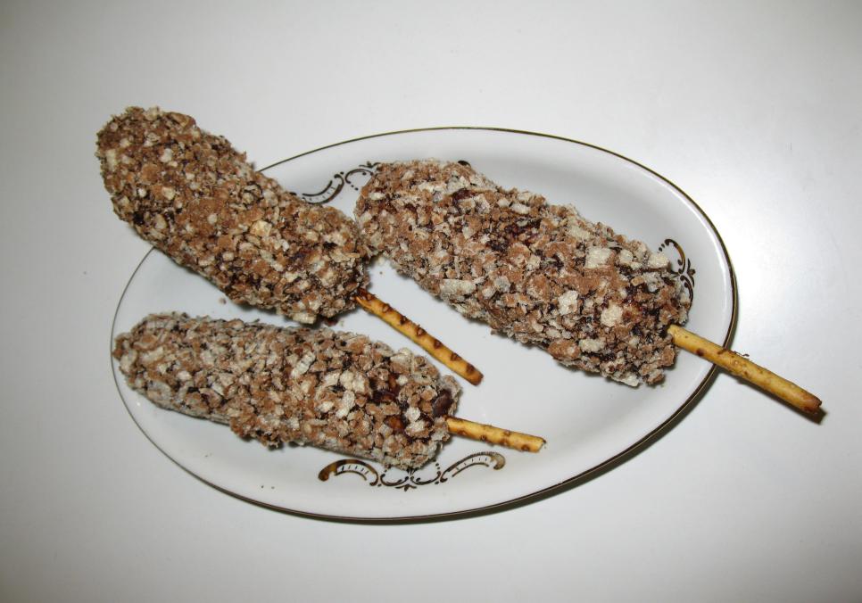 Рецепти:   Смачний домашній ніжний десерт для дітей  “Бананове ескімо”