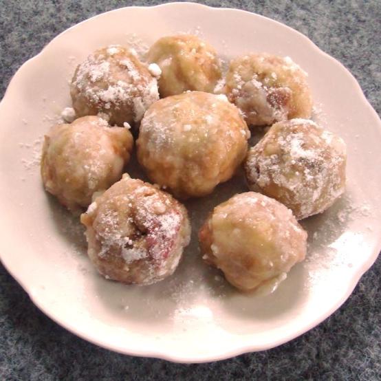 Рецепти:   Смачний корисний домашній десерт «Яблучні кульки»