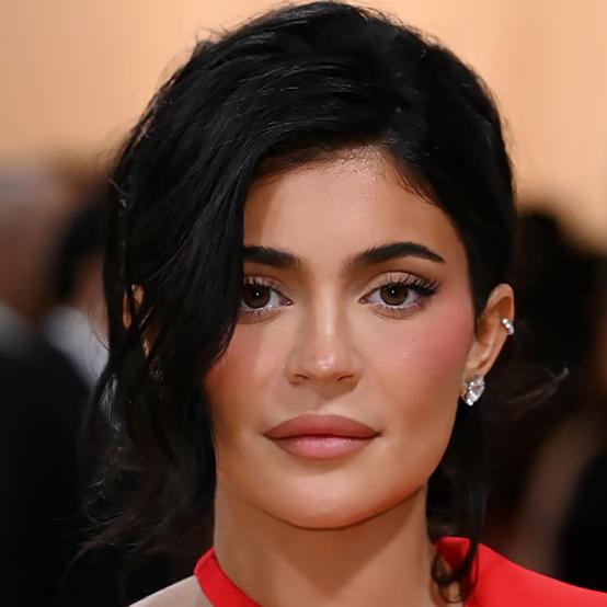 Кайлі Дженнер розкритикували за спробу романтизувати фермерське життя