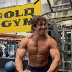 Джозеф Баена, син Арнольда Шварценеггера, виграв перші змагання з бодибілдингу