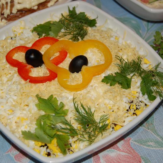 Рецепти:   Смачний ситний салатик  “Гарний настрій”