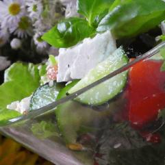 Рецепти:   Смачний ароматний овочевий салат з базиліком