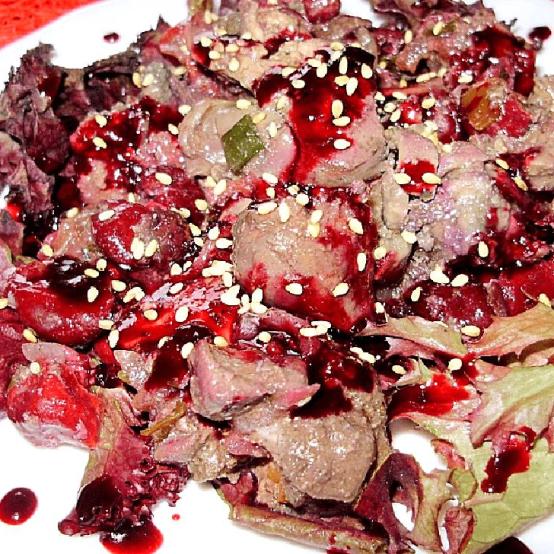 Рецепти:   Смачний теплий ситний салат із курячою печінкою та вишнями