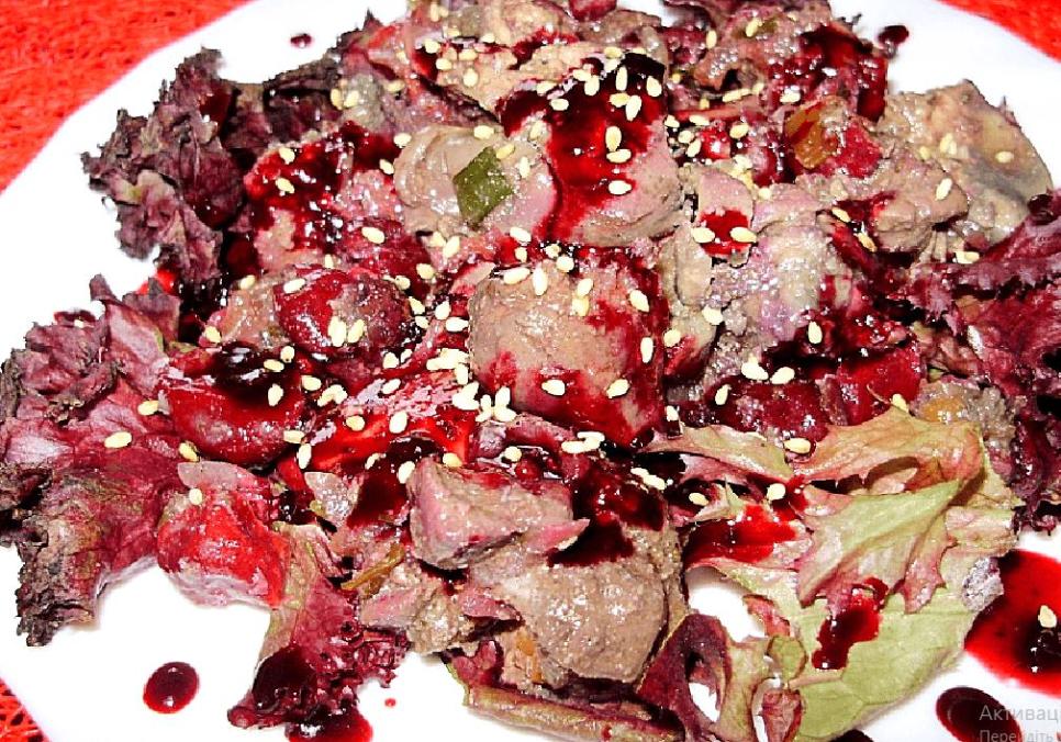 Рецепти:   Смачний теплий ситний салат із курячою печінкою та вишнями