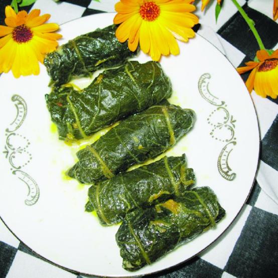 Рецепти:   Смачні домашні голубці з листя топінамбура