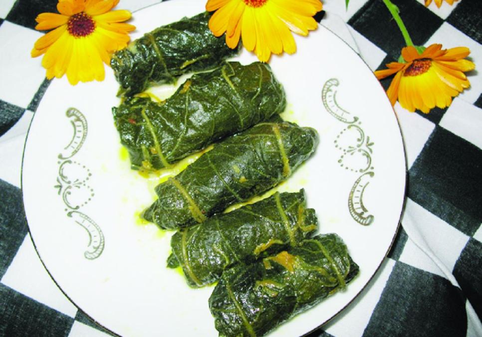 Рецепти:   Смачні домашні голубці з листя топінамбура