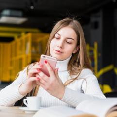 СКЛЯНИЙ ЛАБІРИНТ