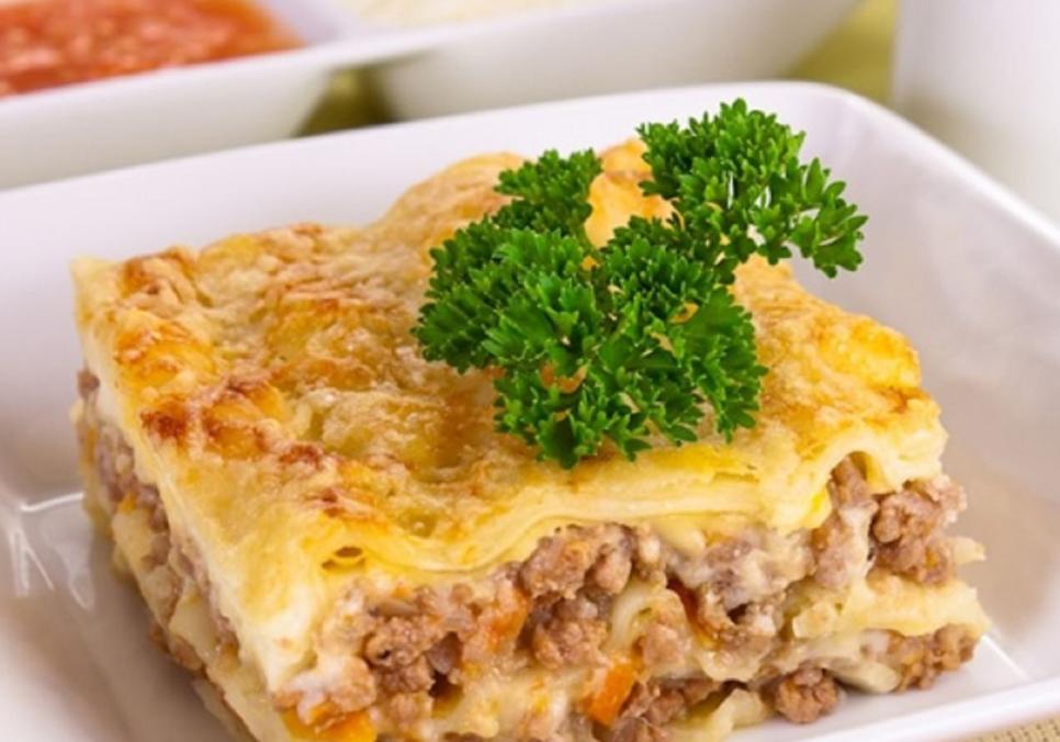 Рецепти:    Смачна домашня ароматна м’ясна лазанья