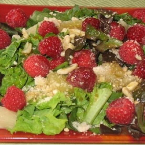 Рецепти:   Смачний апетитний італійський мікс-салат із малиною