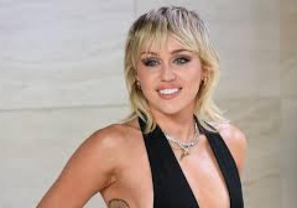 Майлі Сайрус: блискуча поява в Saint Laurent та діамантове сяйво на «Золотому глобусі 2026»