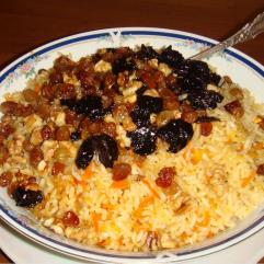 Рецепти:   Смачний домашній пікантний плов із сухофруктами