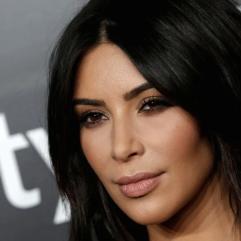 Керолін Бессетт Кеннеді та її легендарне пальто Prada придбав музей