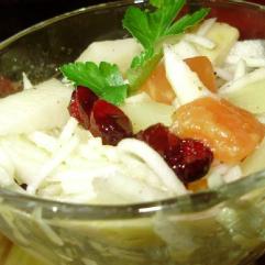 Рецепти:   Смачний вітамінний салатик  з селерою, яблуком та ананасами