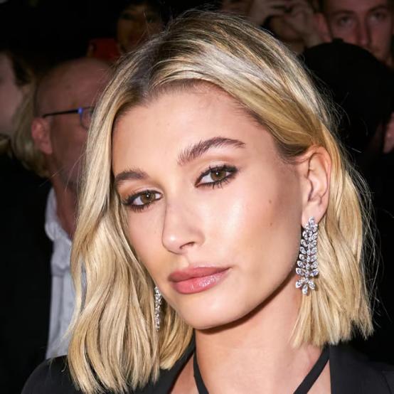 Гейлі Бібер: як засновниця Rhode підкорила Токіо в архівному образі від Іссі Міяке