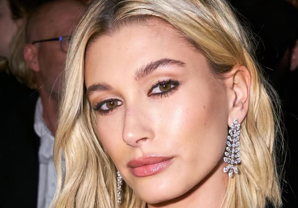 Гейлі Бібер: як засновниця Rhode підкорила Токіо в архівному образі від Іссі Міяке