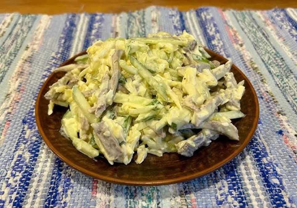 Рецепти:   Смачний ситний домашній салат з язиком